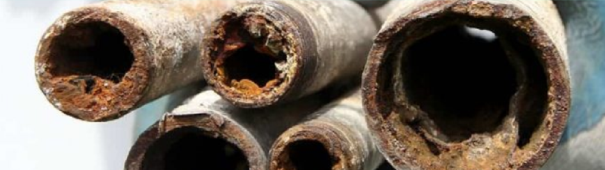 Tuberías oxidadas y contaminadas